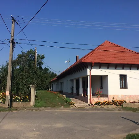 Guest house Bajusz Vendeghaz *